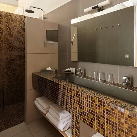Hotel Boutique Entraigues 4*