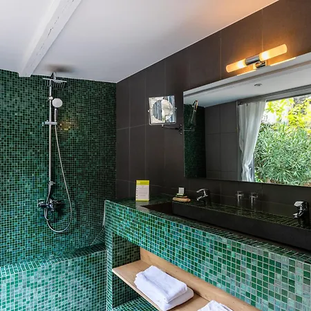 Boutique Entraigues מלון 4*